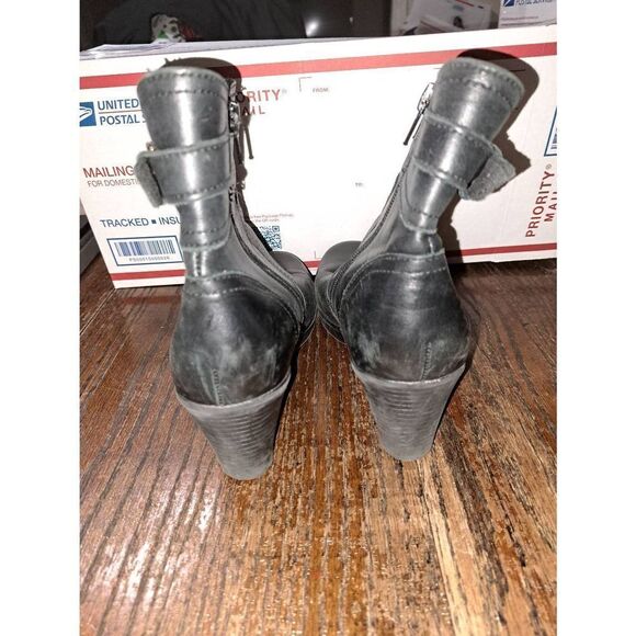 7M Clarks Black Leather Side Zip Chunky Stacked Heel Boots Booties Buckle Accent - Picture 6 of 12